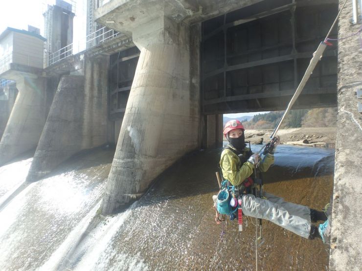 ダム点検中の写真